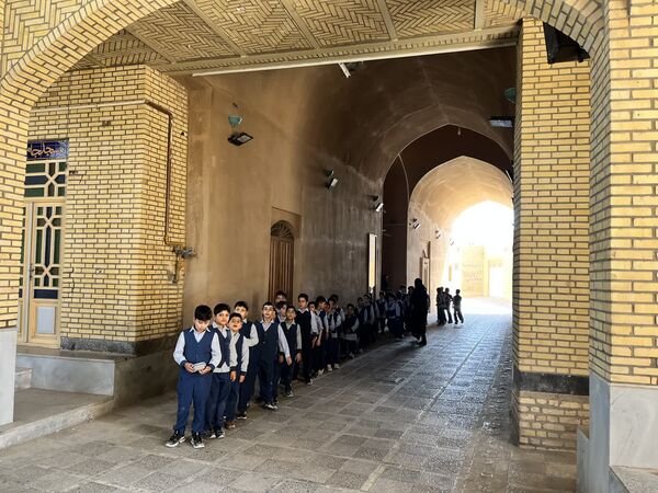 بازدید دانش‌آموزان میبدی از بافت سنتی شهرستان 