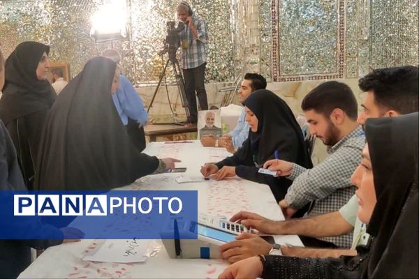 مردم شیراز پای کار ایران و وطنشان