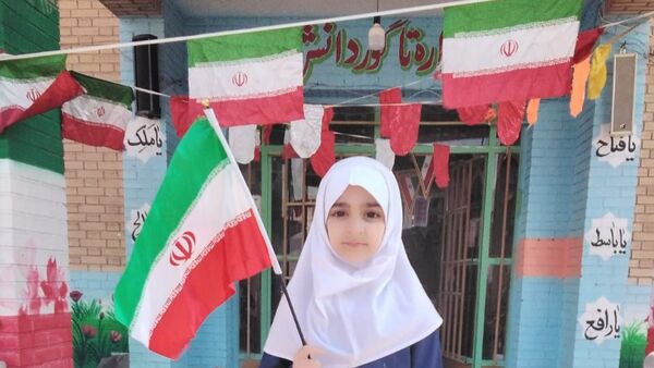 استقبال دانش‌آموزان مدارس شهرستان پردیس از دهه فجر انقلاب اسلامی ایران 