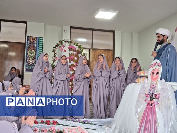 جشن تکلیف نمادی از عشق و علاقه در دبستان فاطمه‌الزهرا