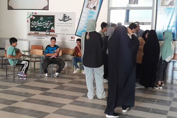 توزیع کتاب در آموزشگاه علوم و معارف صدرا ناحیه ۴ شیراز 