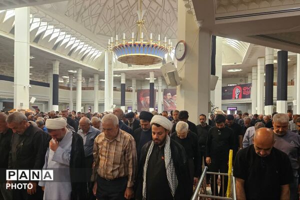 پیاده‌روی جاماندگان اربعین به سوی شاهچراغ (ع)