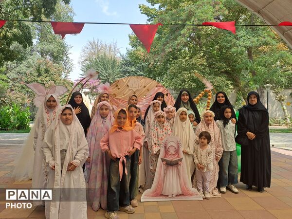 جشن عبادت دختران البرزی در کنار مهر و ماه