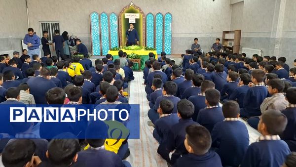 برگزاری جشنوارهٔ کاهو و سکنجبین در دبستان پسرانهٔ پاسداران یزد