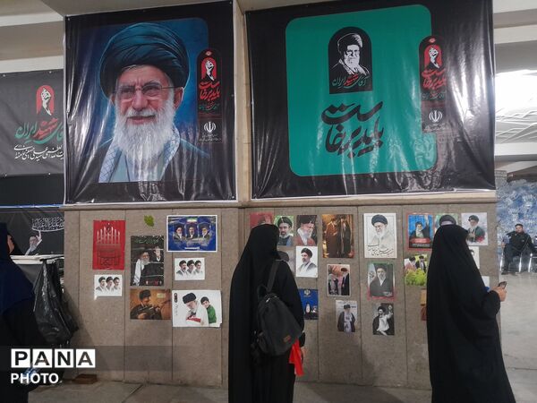 تهران با حضور گسترده مردم، رهبر شهید را بدرقه کرد