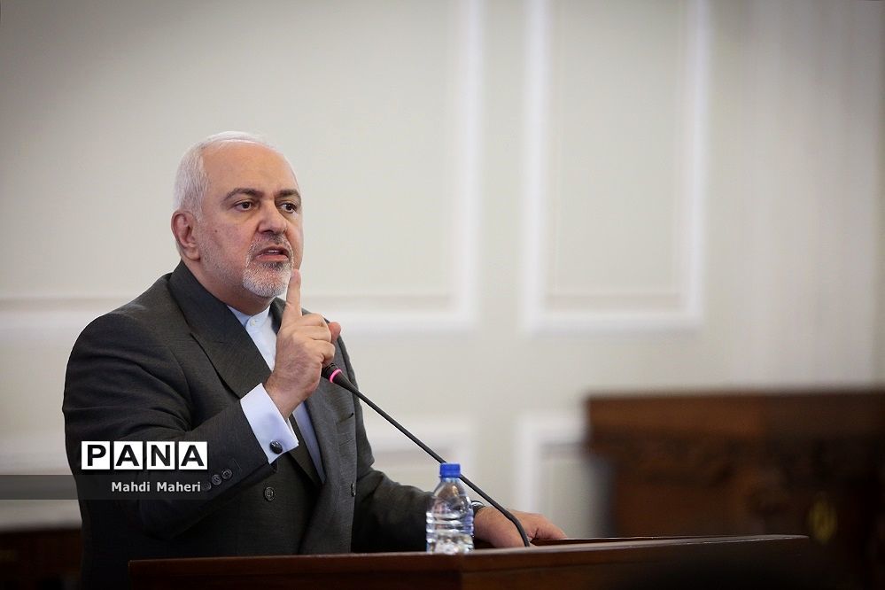 ظریف: محسن رنانی یکی از آگاه‌ترین اندیشمندان این مرز و بوم است