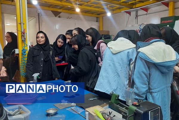 بازدید هنرجویان هنرستان الزهرا از پارک علم و فناوری شیراز