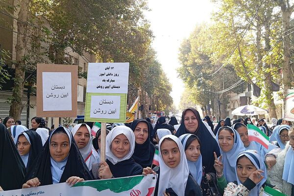 حضور پرشور دختران و پسران شهریار در روز استکبار ستیزی