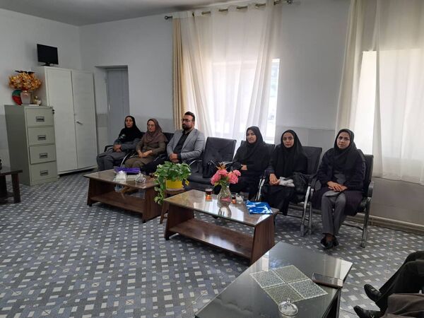 بازدید تیم کارشناسی اداره‌کل آموزش و پرورش استان یزد از واحدهای آموزشی خاتم 