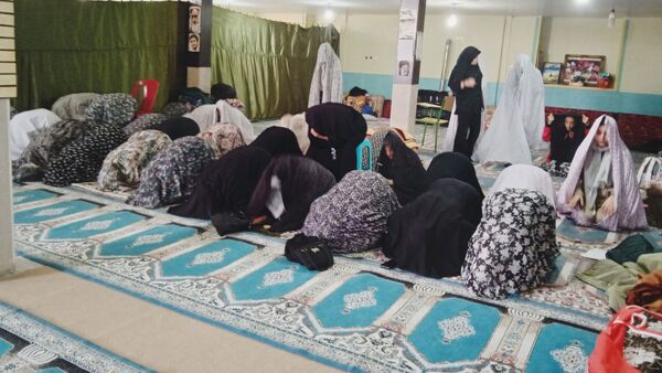 اعتکاف دانش آموزی در مسجد حضرت ابوالفضل(ع) خرم آباد