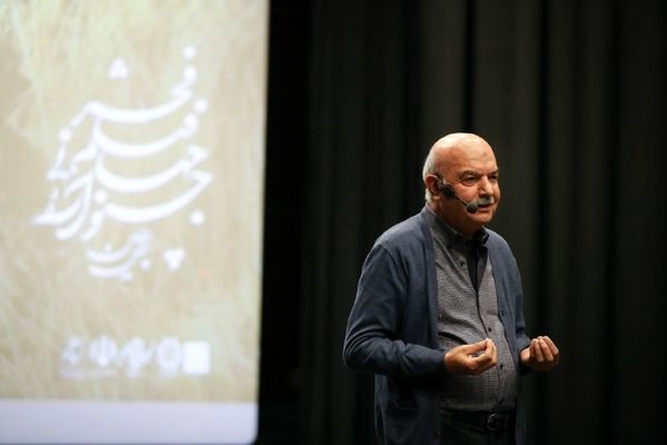 هنرمند از کوچک‌ترین جزییات، روایت بزرگ می‌سازد