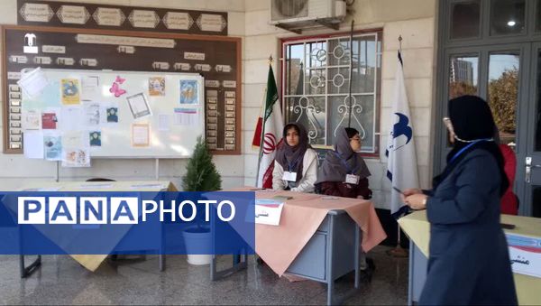 انتخابات شورای دانش آموزی دردبیرستان دوره اول ارمینه مصلی نژاد ناحیه ۶