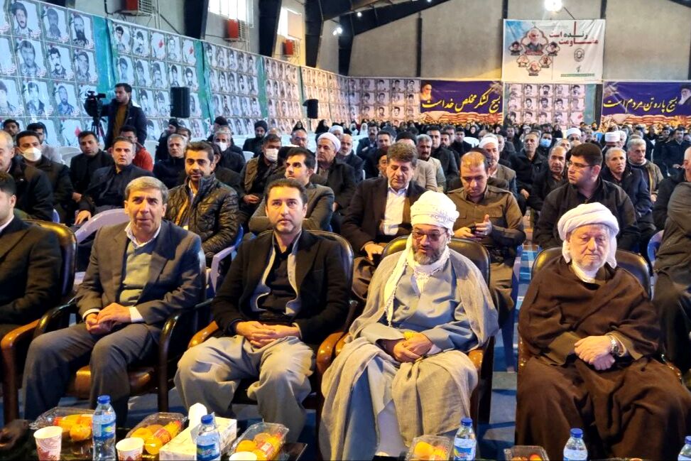 بصیرت و استقامت، رمز عبور از مشکلات و بحران‌ها است
