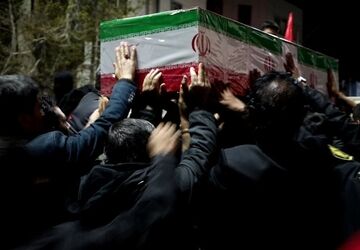 وداع با یک قهرمان از جنس خود