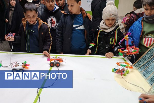 مسابقات رباتیک دانش‌آموزی به مناسبت هفته کانون ها 