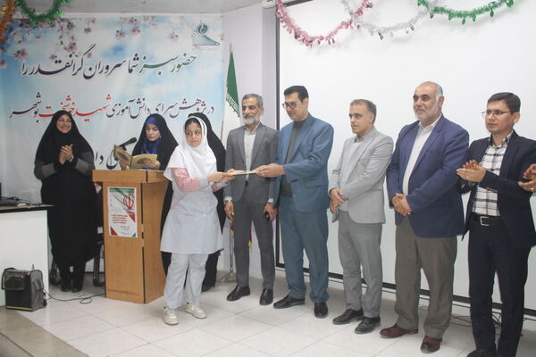  همایش تجلیل از دانش‌آموزان برگزیده مسابقات نانو فناوری، آزمایشگاه و ادبیات استان بوشهر