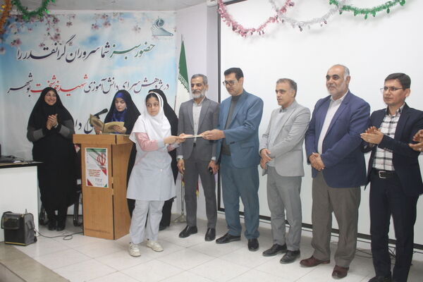  همایش تجلیل از دانش‌آموزان برگزیده مسابقات نانو فناوری، آزمایشگاه و ادبیات استان بوشهر