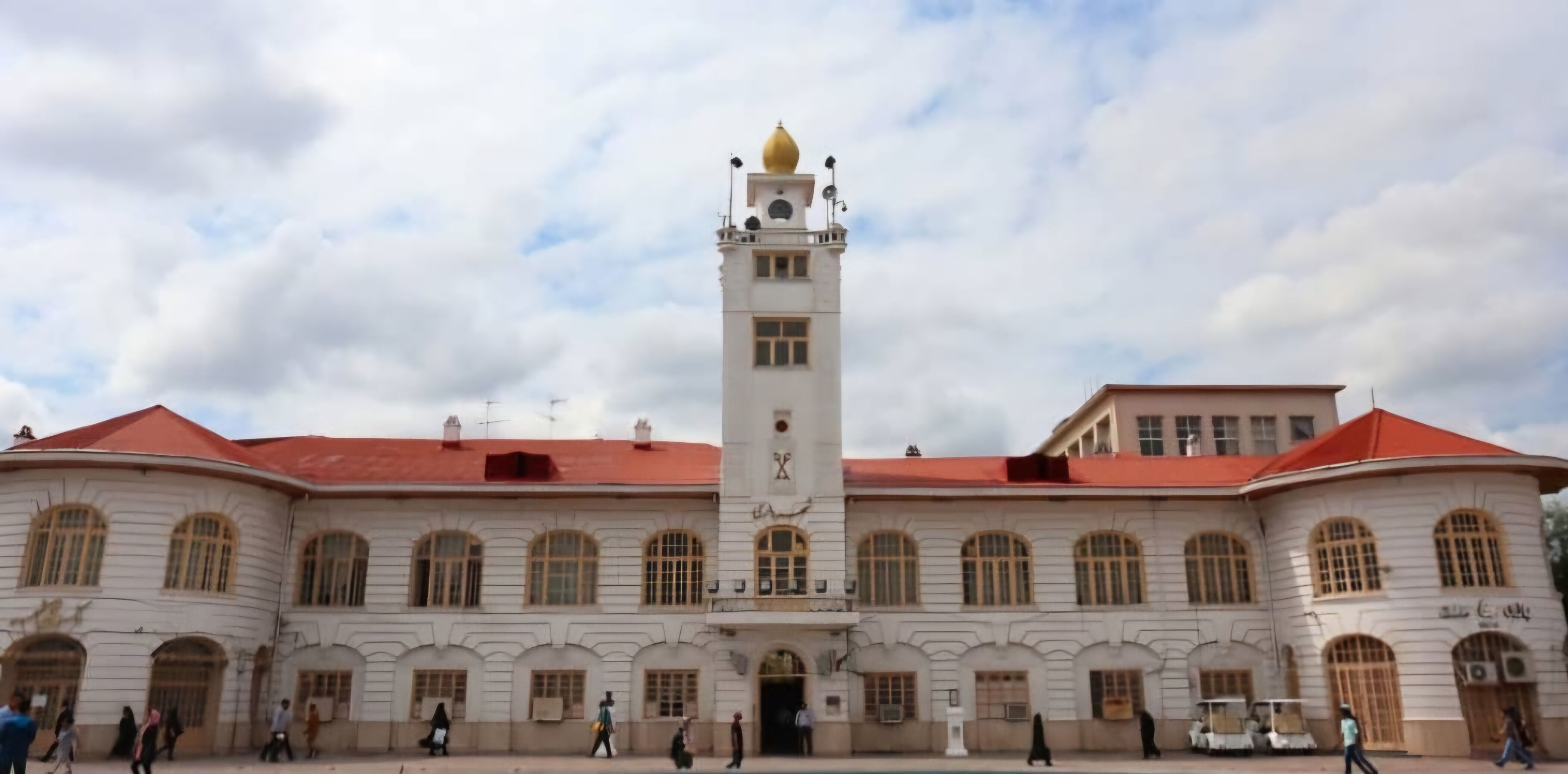 میدان شهرداری رشت، نماد تاریخ معاصر و مقصد گردشگران در شهر باران