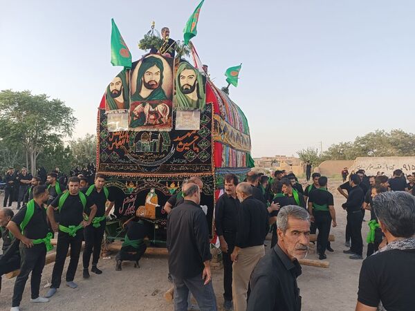 شکوه نخل‌گردانی در گناباد؛ تصویری از عشق و ارادت در محرم