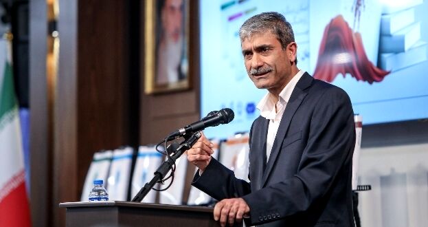 انسانیت، دکتر بهاروند را از دیگران متمایز می‌کند