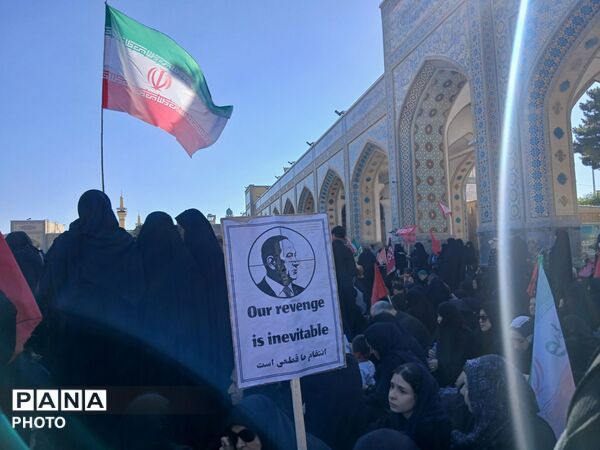 بدرقه باشکوه و میلیونی رهبر شهید در قلب مشهد مقدس