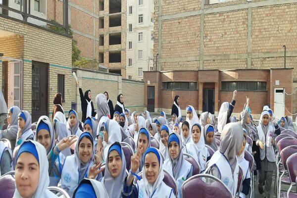افتتاحیه سفیران سلامت پاکدشت در آموزشگاه ام‌الشهدای مظفر