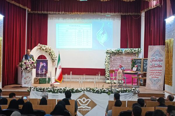 آیین سپاس معلم و تجلیل از معلمان نمونه ناحیه ۳ کرمانشاه