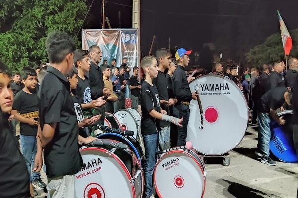هیئت زنجیر زنی ابا عبدالحسین،  شب تاسوعا در شهر بار نیشابور 