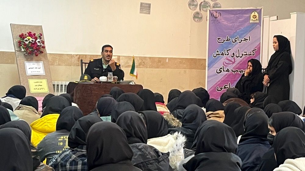 کارگاه آشنایی با فضای مجازی در دبیرستان دخترانه امید 