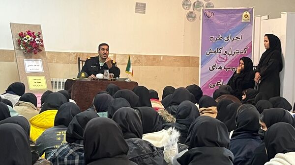 کارگاه آشنایی با فضای مجازی در دبیرستان دخترانه امید 
