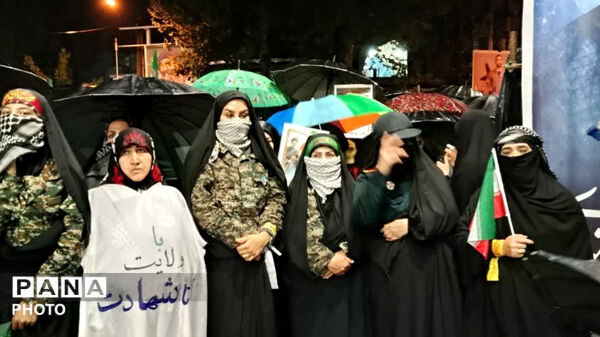 قیام مردم انقلابی کوهدشت زیر بارش الهی