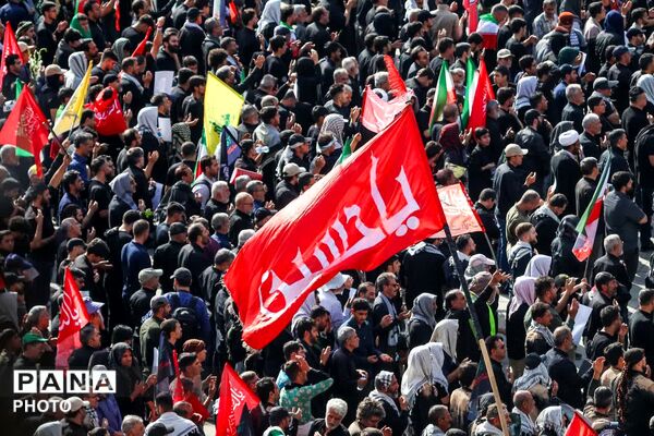 مصلی تهران در تسخیر موج همدلی؛ وداع باشکوه مردم با رهبر شهید