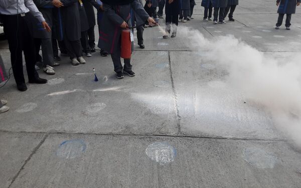 مانور آتش نشانی در دبیرستان فرزانگان قائمشهر