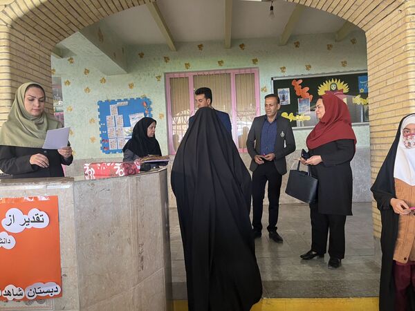 تجلیل از دانش‌آموزان محجبه 