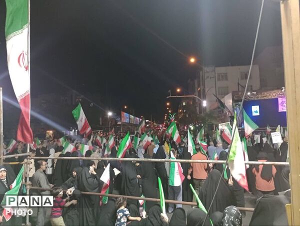 هفتاد شب متوالی حضور پرشور مردم در میدان جمهوری