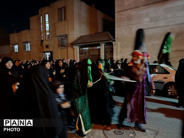 همراهی هیات زینب کبری(س) با کاروان نمادین اسرای کربلا