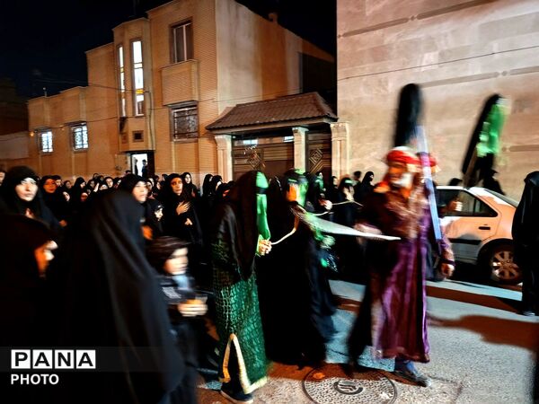 همراهی هیات زینب کبری(س) با کاروان نمادین اسرای کربلا