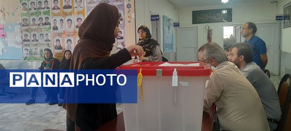 حضور پرشور مردم کرج در پای صندوق‌های رای