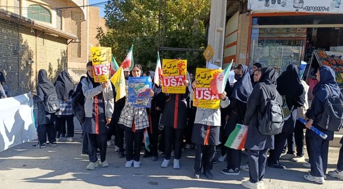 راهپیمایی مردم  منطقه بیرانوند با شعار مرگ بر آمریکا و مرگ بر اسرائیل برگزار شد