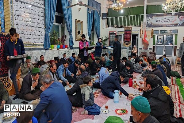 سفره های ساده افطاری در شهر بار نیشابور
