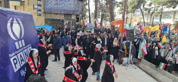 غرفه خبرگزاری پانا، وعده دیدار دانش‌آموزان در راهپیمایی 22 بهمن