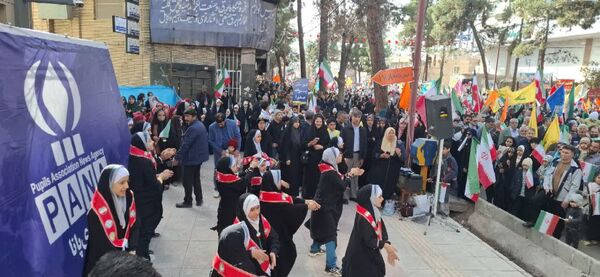 غرفه خبرگزاری پانا، وعده دیدار دانش‌آموزان در راهپیمایی 22 بهمن