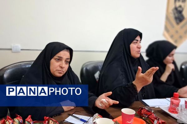 نشست بانوان تأثیرگذار طایفه گرهرگان با محوریت نقش زنان در توسعه اجتماعی و فرهنگی