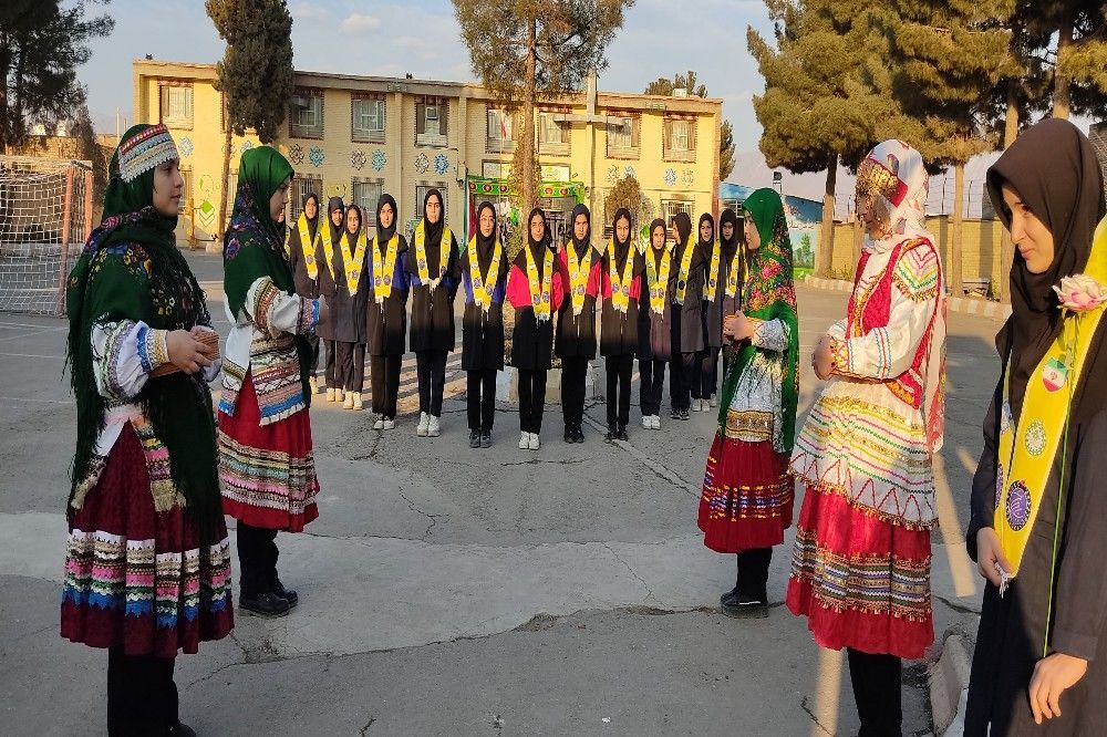 اجلاس استانی ویژه مدیران دبیرستان‌های نمونه دولتی و شبانه‌روزی استان خراسان رضوی در دبیرستان دخترانه شهید مجید دهنوی