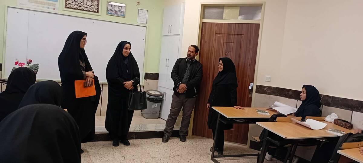 بازدید مسئولین آموزش و پرورش خلیل آباد از دبیرستان مادرمهربان نقاب