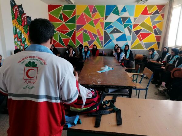 نواختن زنگ زلزله در دبیرستان کوشش شهرستان فاروج 