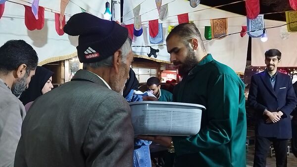 گذری بر فعالیت چایخانه امیر المومنین در شب میلاد حضرت مهدی ( عج)