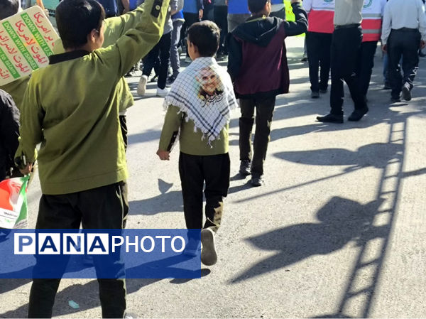 حضور پرشور دانش‌آموزان مدارس خاتم در راهپیمایی ۱۳ آبان 