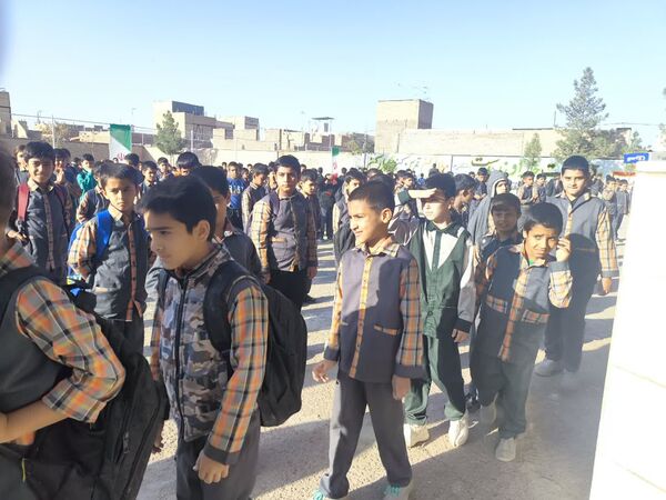 نصب تابلو خبری پانا و تقدیر از دانش آموزان فعال پرورشی  دبستان شهید پسندیده فدافن