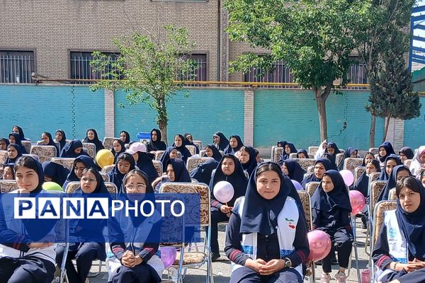 نواختن زنگ سلامت در دبستان حجاب باقرشهر 